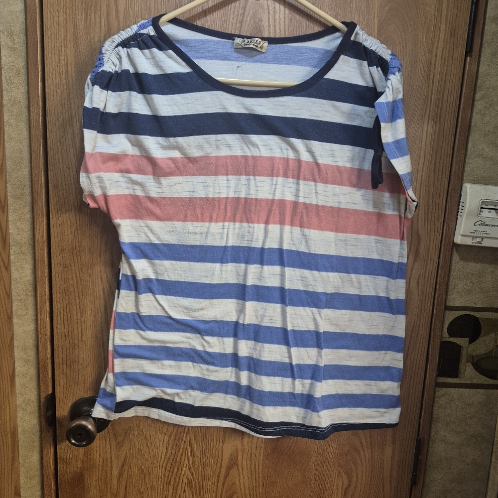 Lavish Striped Scoop Neck Short Sleeve Tee in Navy, Light Blue, Coral    Box 38